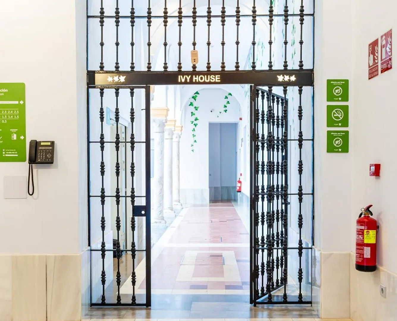 Ivy House Apartment Seville